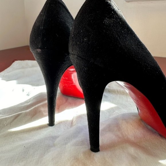 Christian Louboutin Black Suede Pumps in Excellent Condition - Size 37.5 - Picture 4 of 7